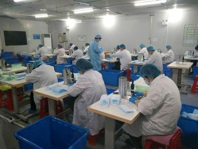 李傳萍深入縣口罩生產企業調研，助力市場健康發展